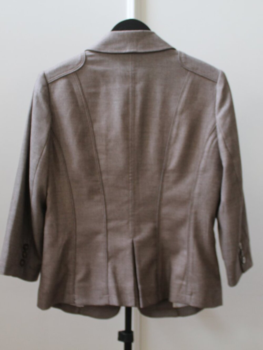 White House Black Market brown blazer featuring a single-button closure and thre - Picture 2 of 4